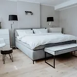 2-Zimmer City Apartment 57M² Mit King Size Bett Und Kueche